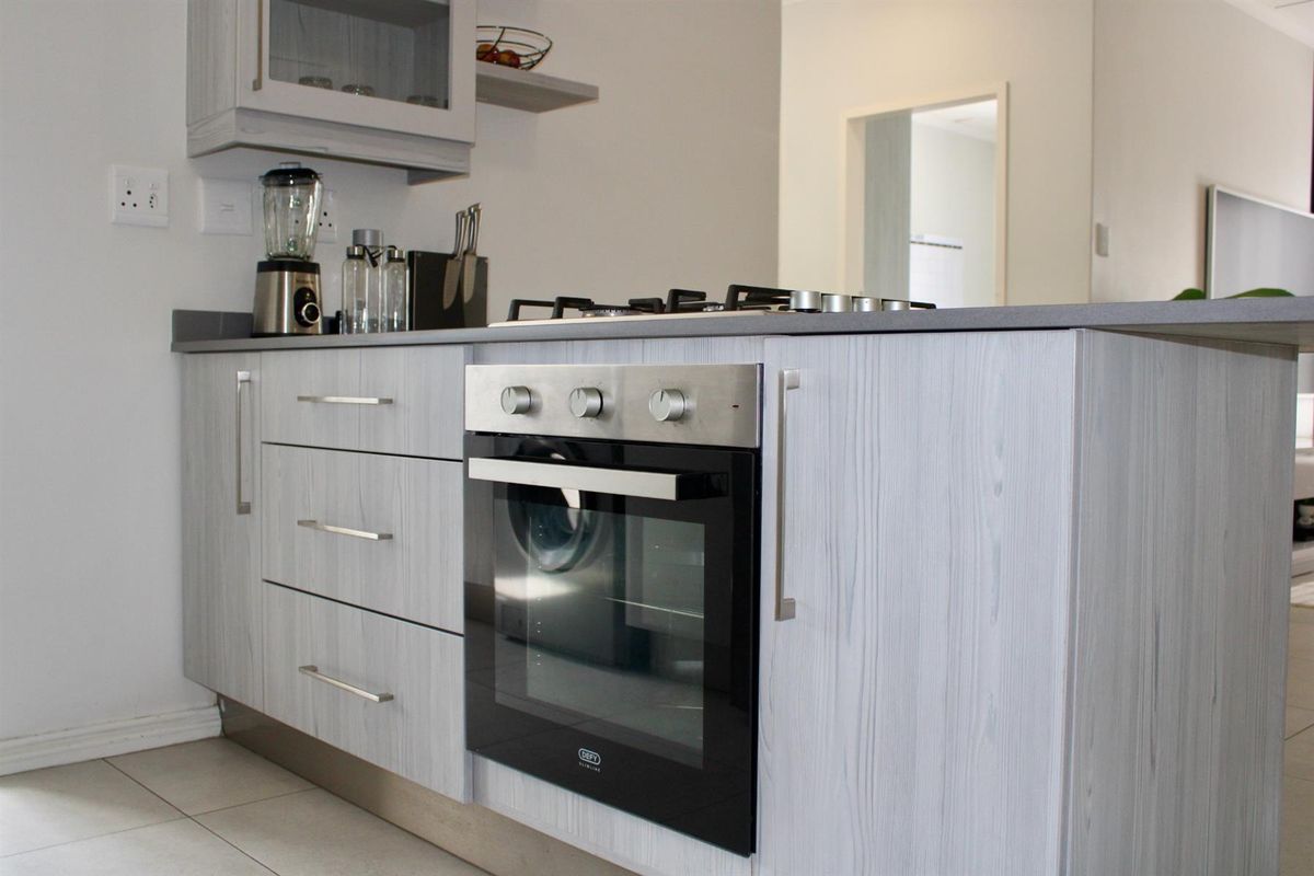 Modern 3 Bedroom Duplex With 2.5 Bathrooms - Photo 3