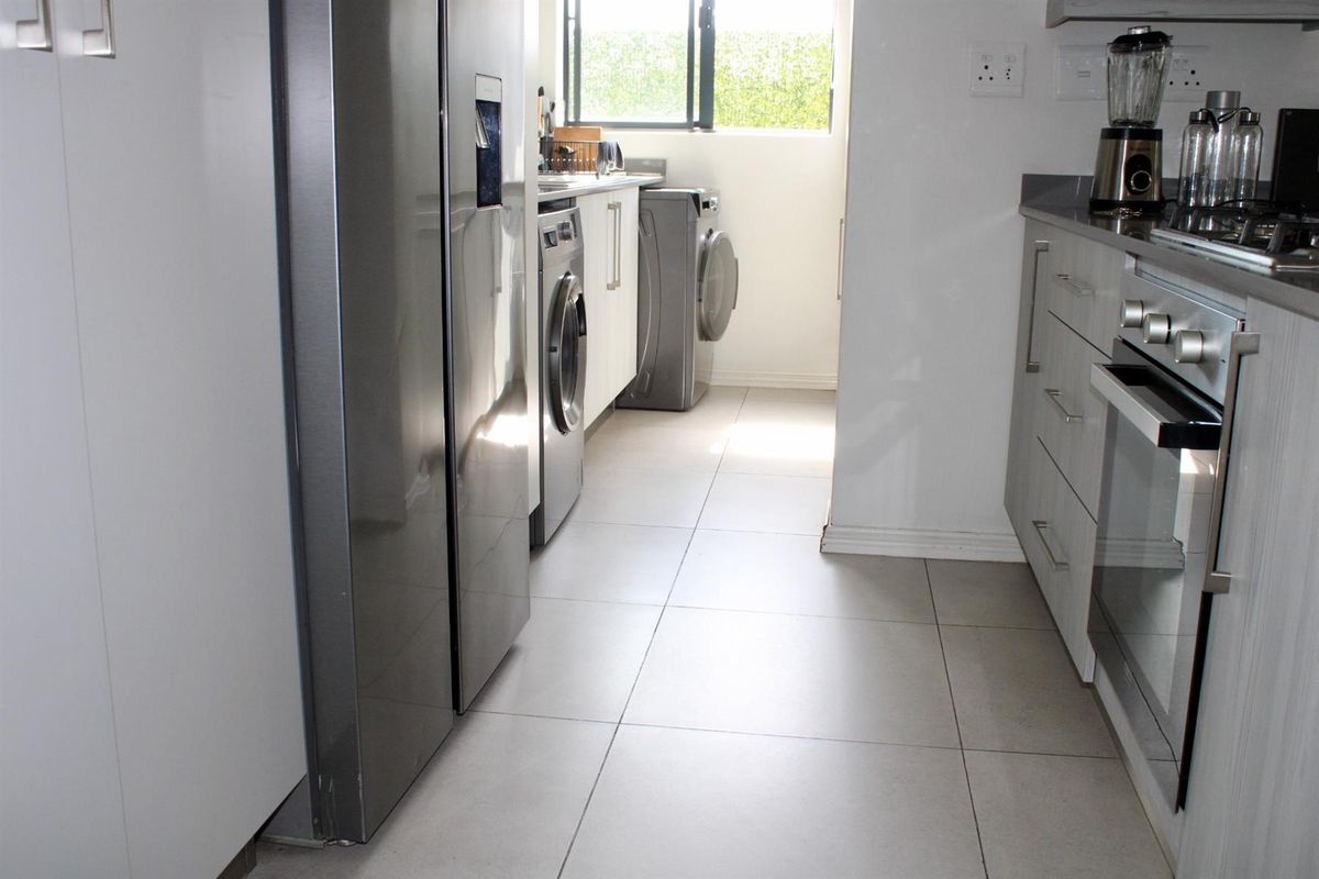 Modern 3 Bedroom Duplex With 2.5 Bathrooms - Photo 4