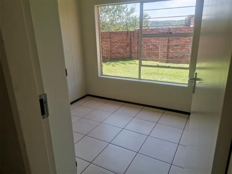 3 Bed, 2 Bath House for Sale - Kyalami - Photo 10