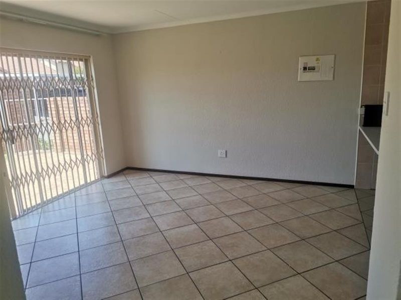 3 Bed, 2 Bath House for Sale - Kyalami - Photo 7