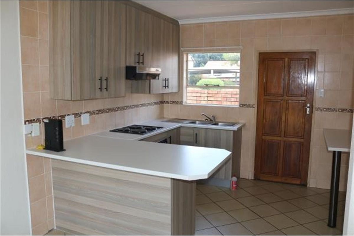 3 Bed, 2 Bath House for Sale - Kyalami - Photo 2