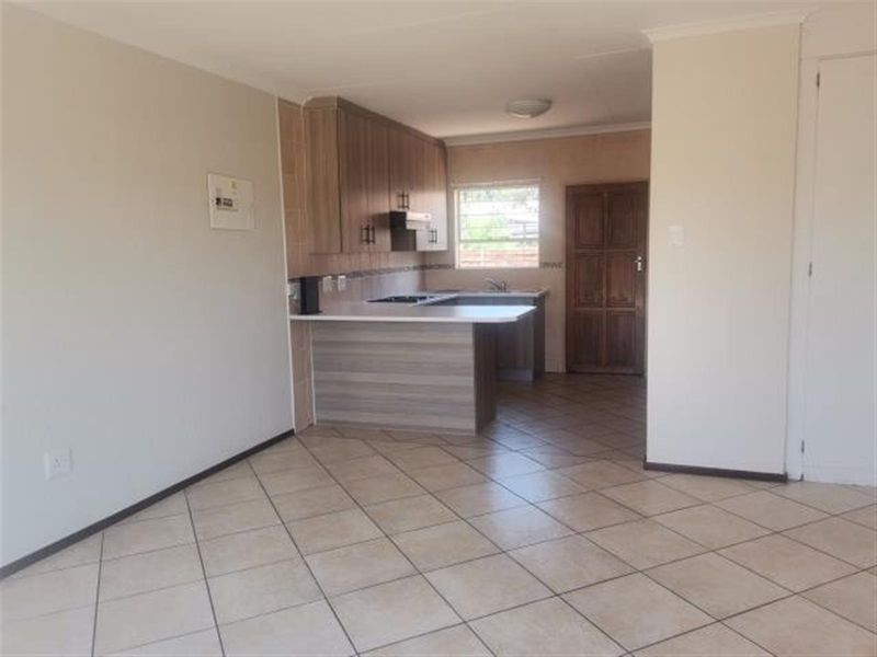 3 Bed, 2 Bath House for Sale - Kyalami - Photo 5