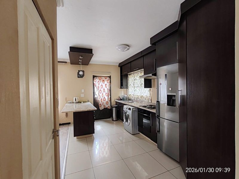 3 Bedroom Family Home in Summerset, Midrand - Photo 4