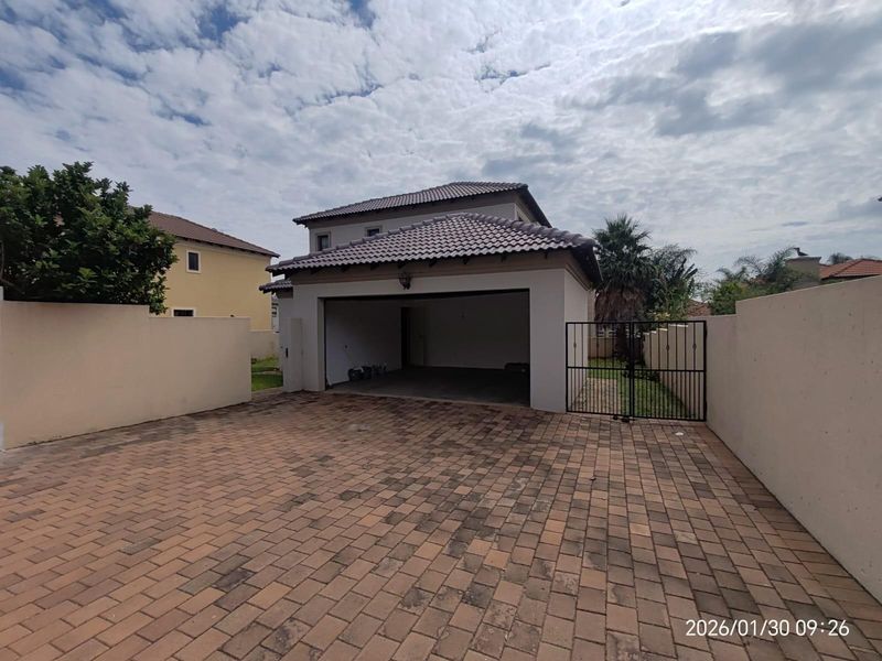 3 Bedroom Family Home in Summerset, Midrand - Photo 2