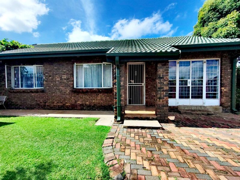 House For Sale in Middelburg South, Middelburg - Photo 2