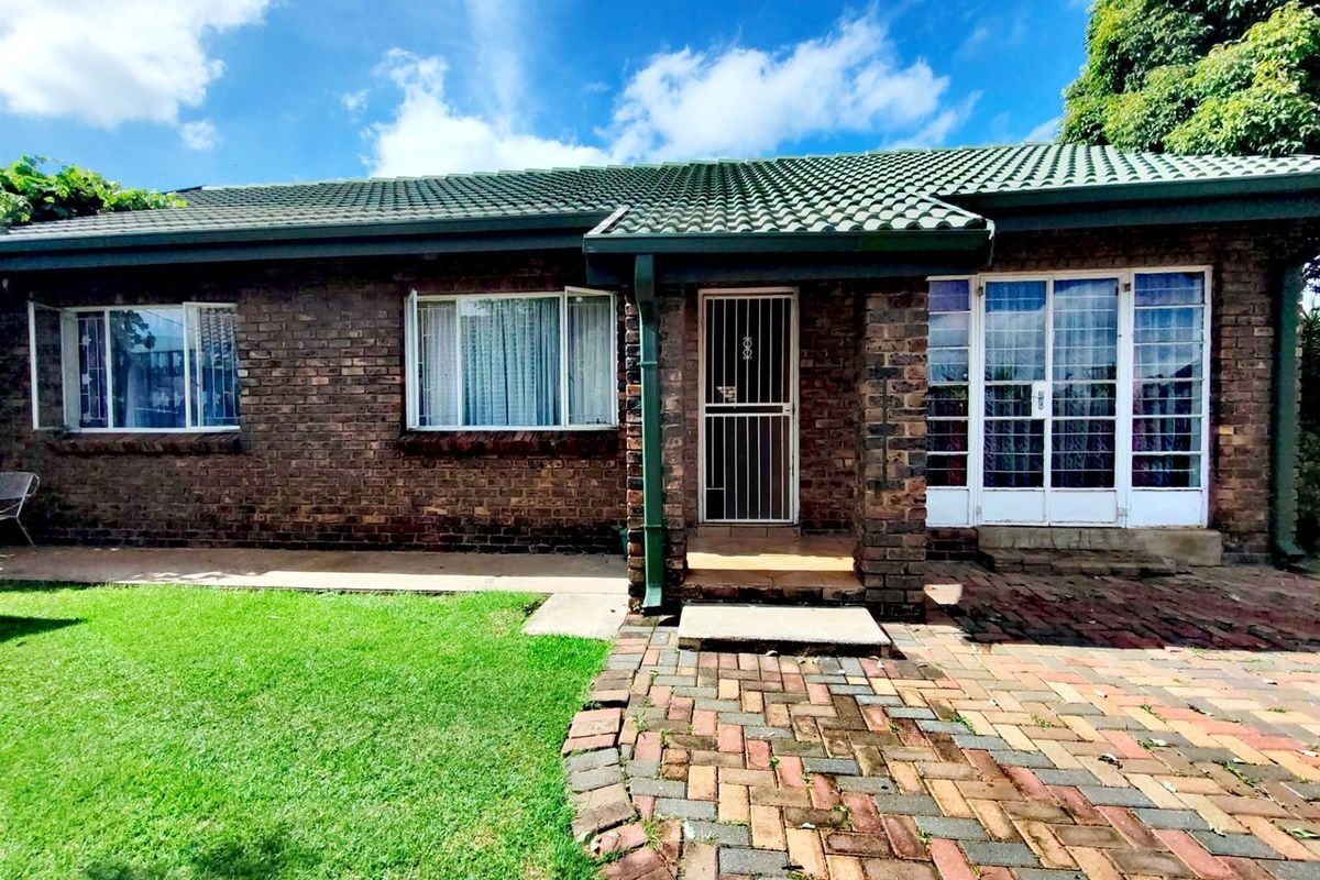 House For Sale in Middelburg South, Middelburg - Photo 2