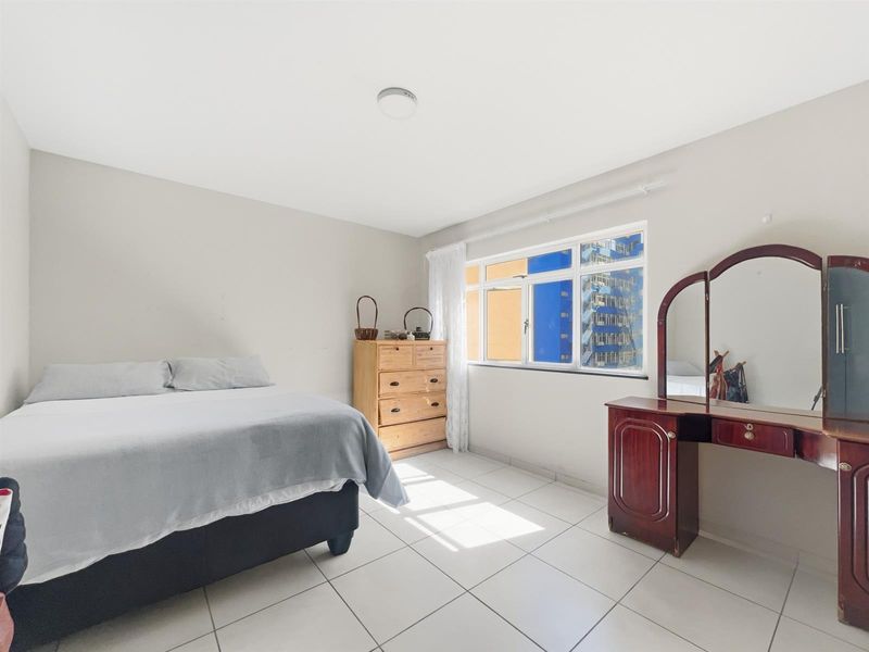 Neat as a Pin! 3 Bedroom Apartment For Sale in South Beach, Durban, KwaZulu-Natal - Photo 8