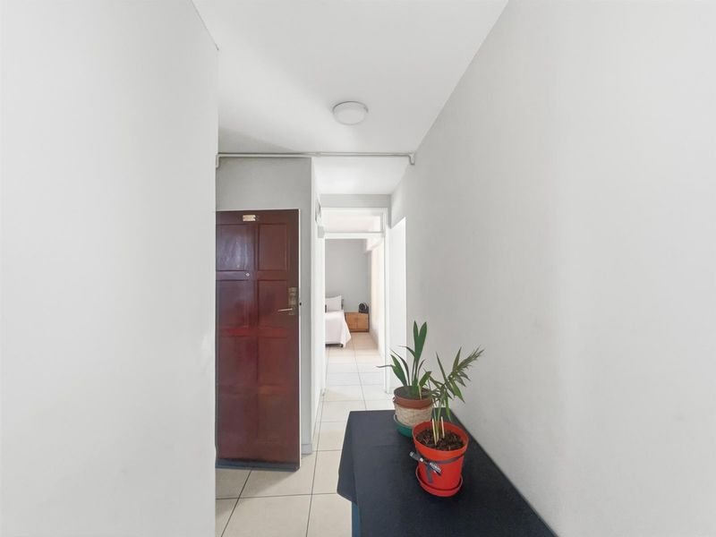 Neat as a Pin! 3 Bedroom Apartment For Sale in South Beach, Durban, KwaZulu-Natal - Photo 6