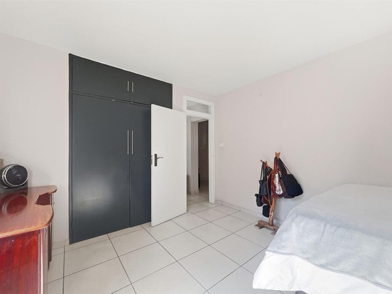 Neat as a Pin! 3 Bedroom Apartment For Sale in South Beach, Durban, KwaZulu-Natal - Photo 9