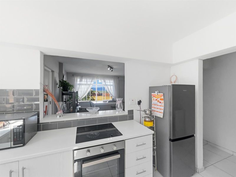 Neat as a Pin! 3 Bedroom Apartment For Sale in South Beach, Durban, KwaZulu-Natal - Photo 5