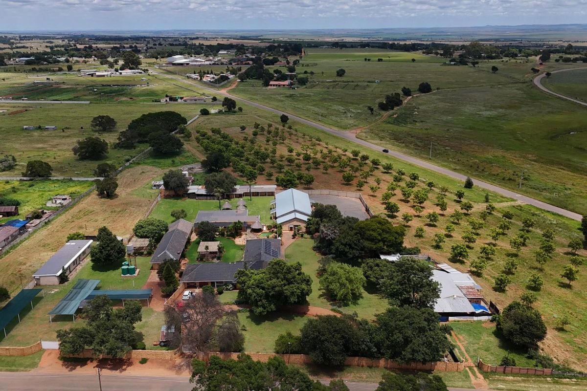 Income-Generating Small Holding for Sale in Wheatlands AH, Randfontein | Guesthouse, Conference Venu - Photo 5