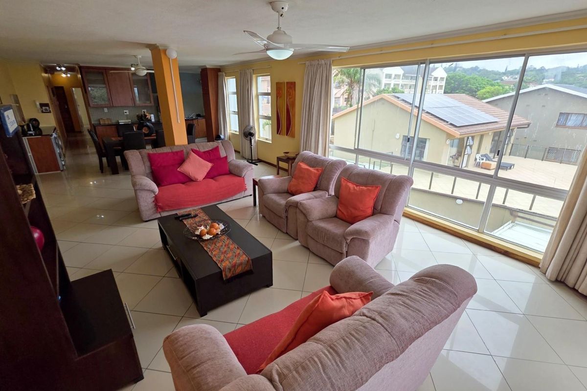 Spacious 3 bedroom beachfront Apartment on Margate Beachfront - Photo 4