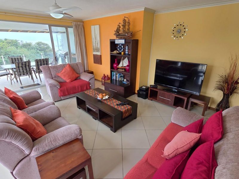 Spacious 3 bedroom beachfront Apartment on Margate Beachfront - Photo 7