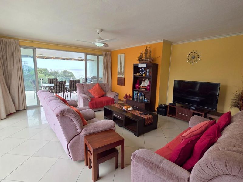 Spacious 3 bedroom beachfront Apartment on Margate Beachfront - Photo 6