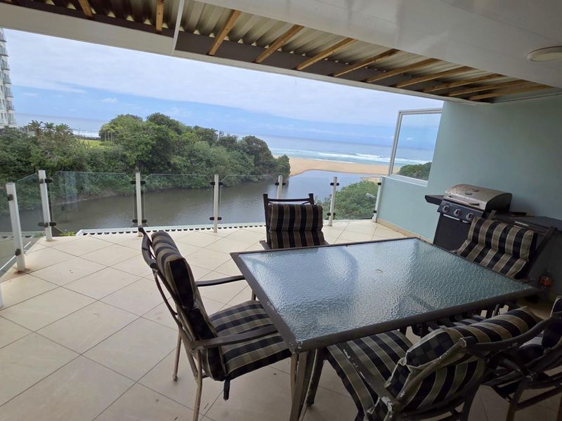 Spacious 3 bedroom beachfront Apartment on Margate Beachfront - Photo 3