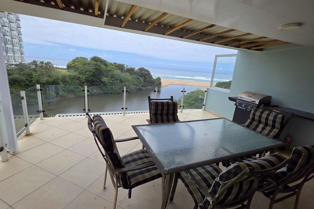 Spacious 3 bedroom beachfront Apartment on Margate Beachfront - Photo 3