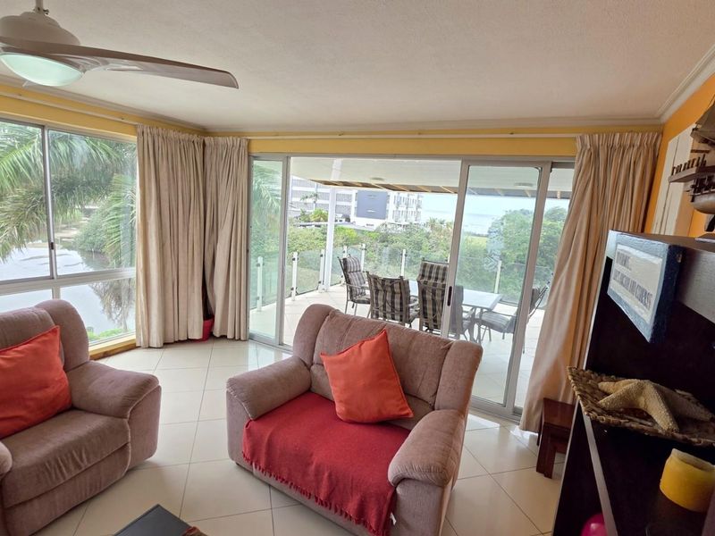 Spacious 3 bedroom beachfront Apartment on Margate Beachfront - Photo 5