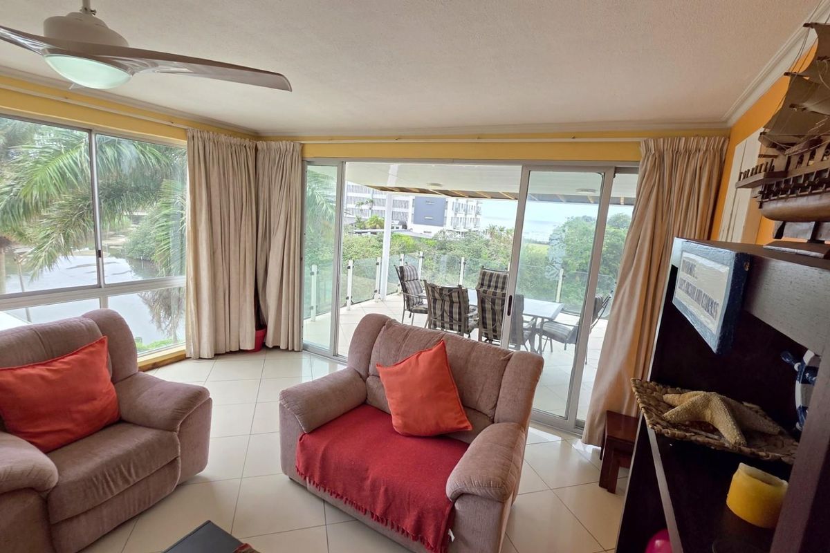 Spacious 3 bedroom beachfront Apartment on Margate Beachfront - Photo 5