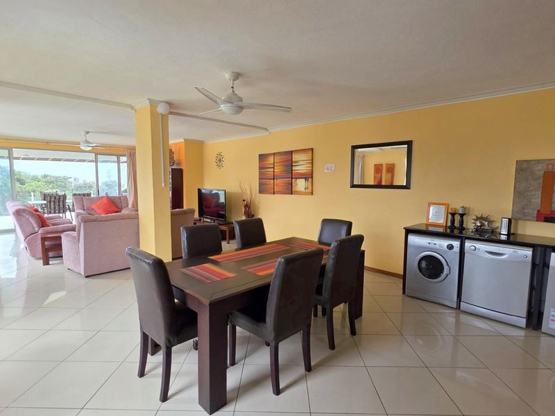Spacious 3 bedroom beachfront Apartment on Margate Beachfront - Photo 10