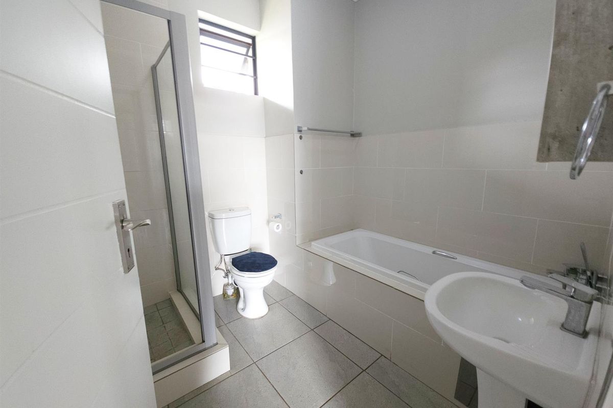 Easy Estate Lifestyle - Popular and in a great Location - Photo 4