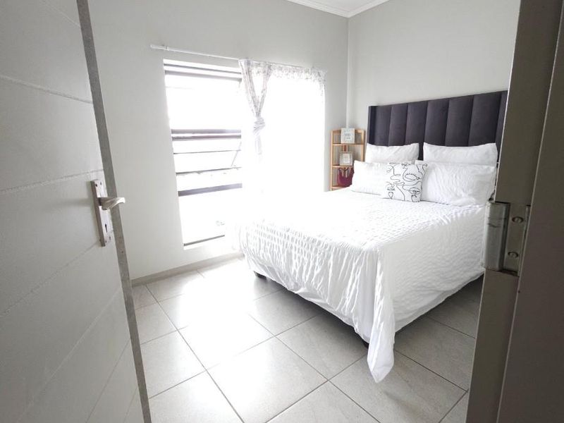 Easy Estate Lifestyle - Popular and in a great Location - Photo 3