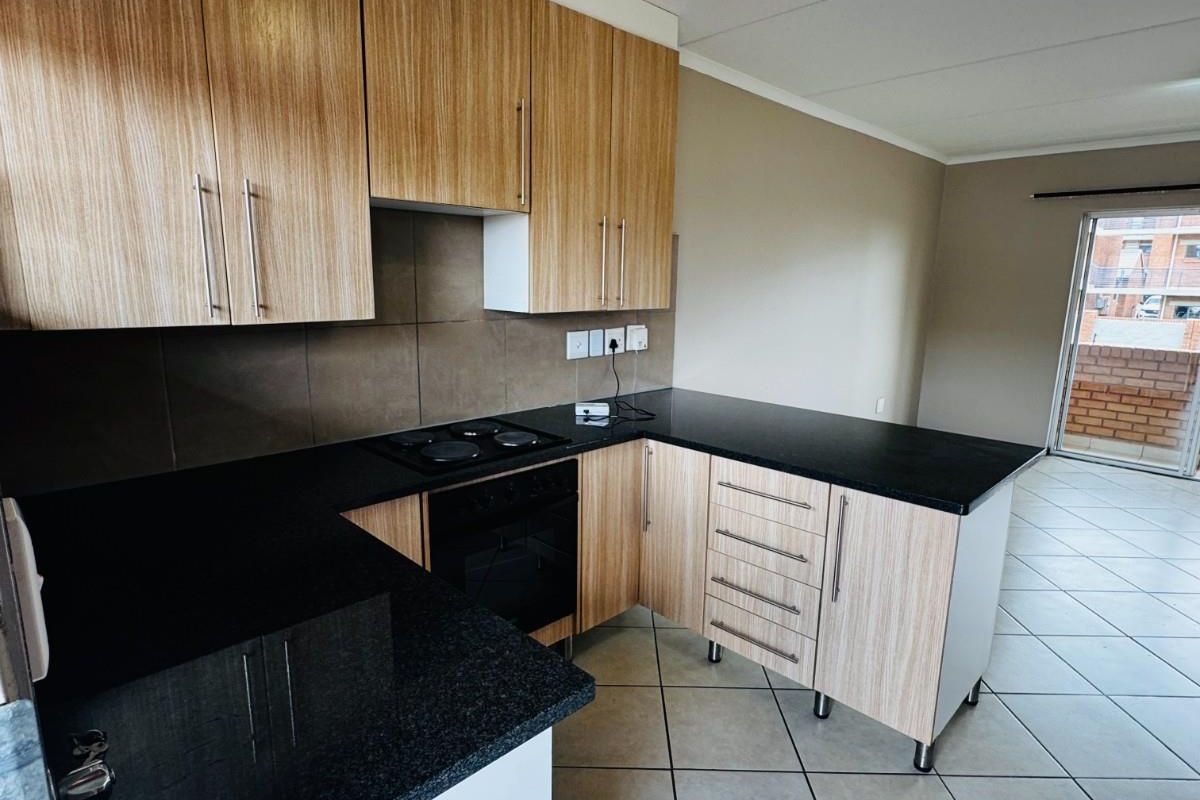 2 Bed,1 bath apartment for sale in Sagewood - Photo 2