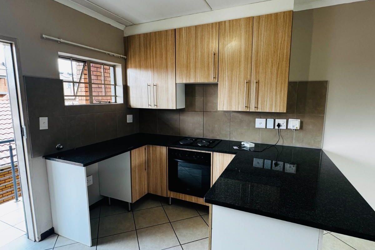 2 Bed,1 bath apartment for sale in Sagewood - Photo 4