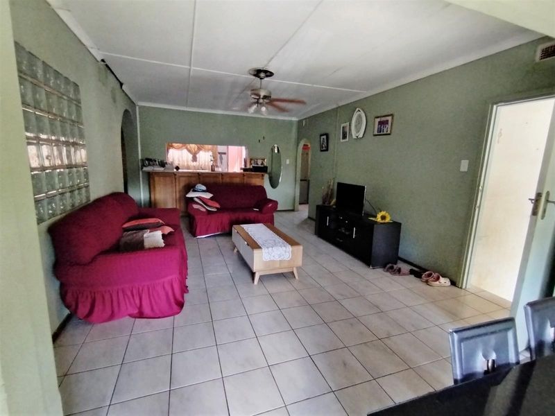 House For Sale in Panorama, Empangeni - Photo 2