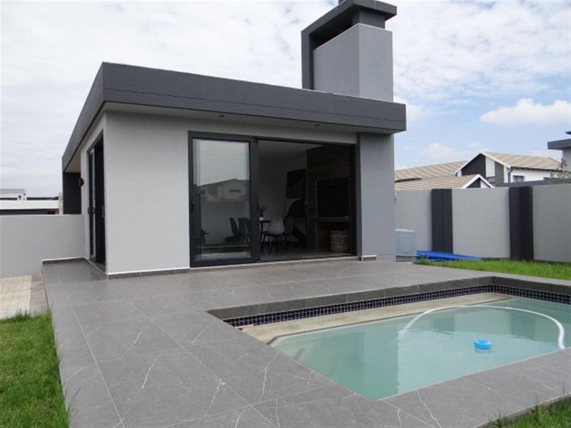 4 Bedroom House For Sale in Midstream Heights, Midstream Estate, Centurion - Photo 9