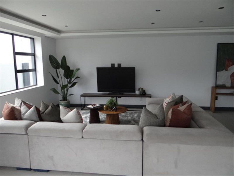4 Bedroom House For Sale in Midstream Heights, Midstream Estate, Centurion - Photo 7