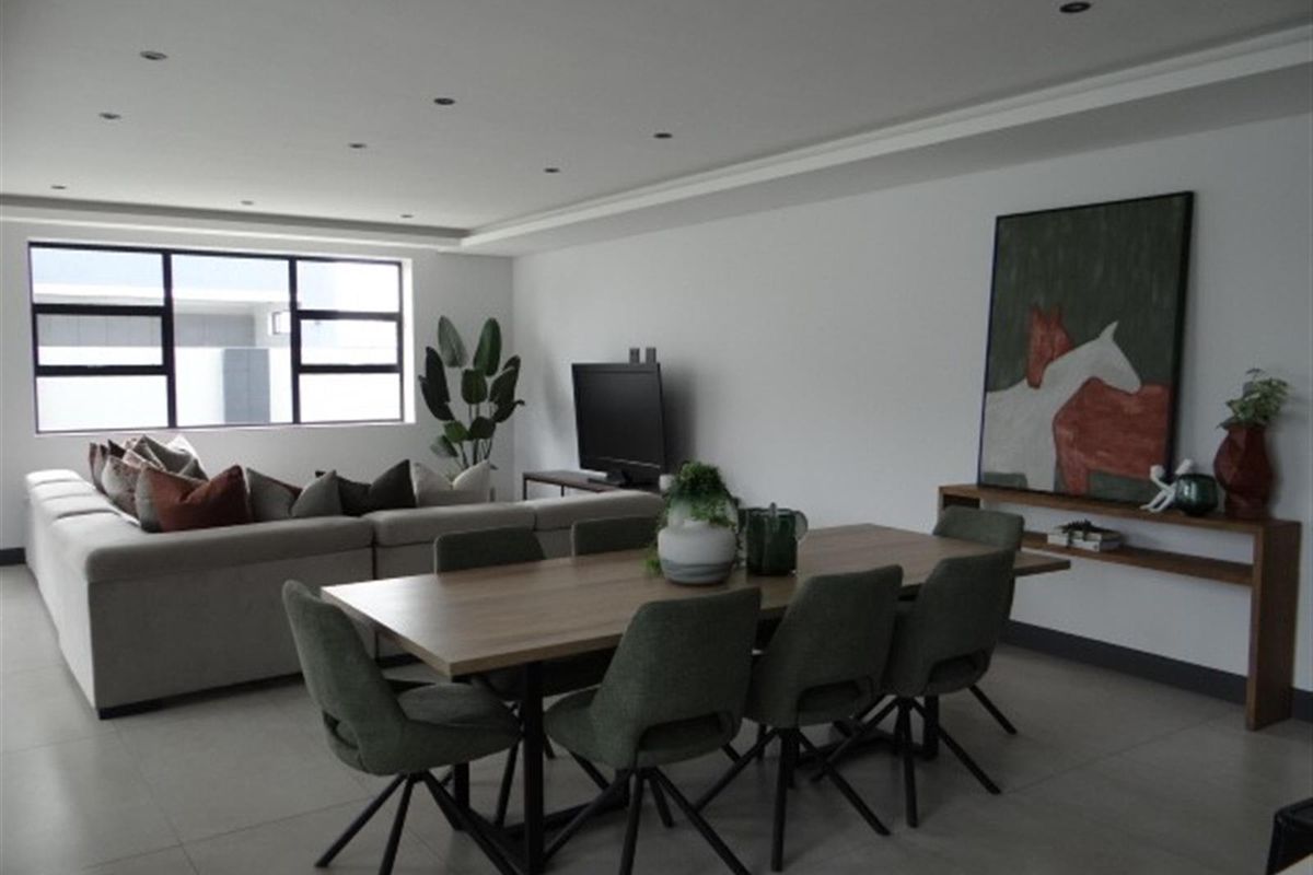 4 Bedroom House For Sale in Midstream Heights, Midstream Estate, Centurion - Photo 4