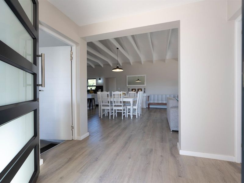 Modern three bedroom house in beautiful Langebaan Country Estate - Photo 4