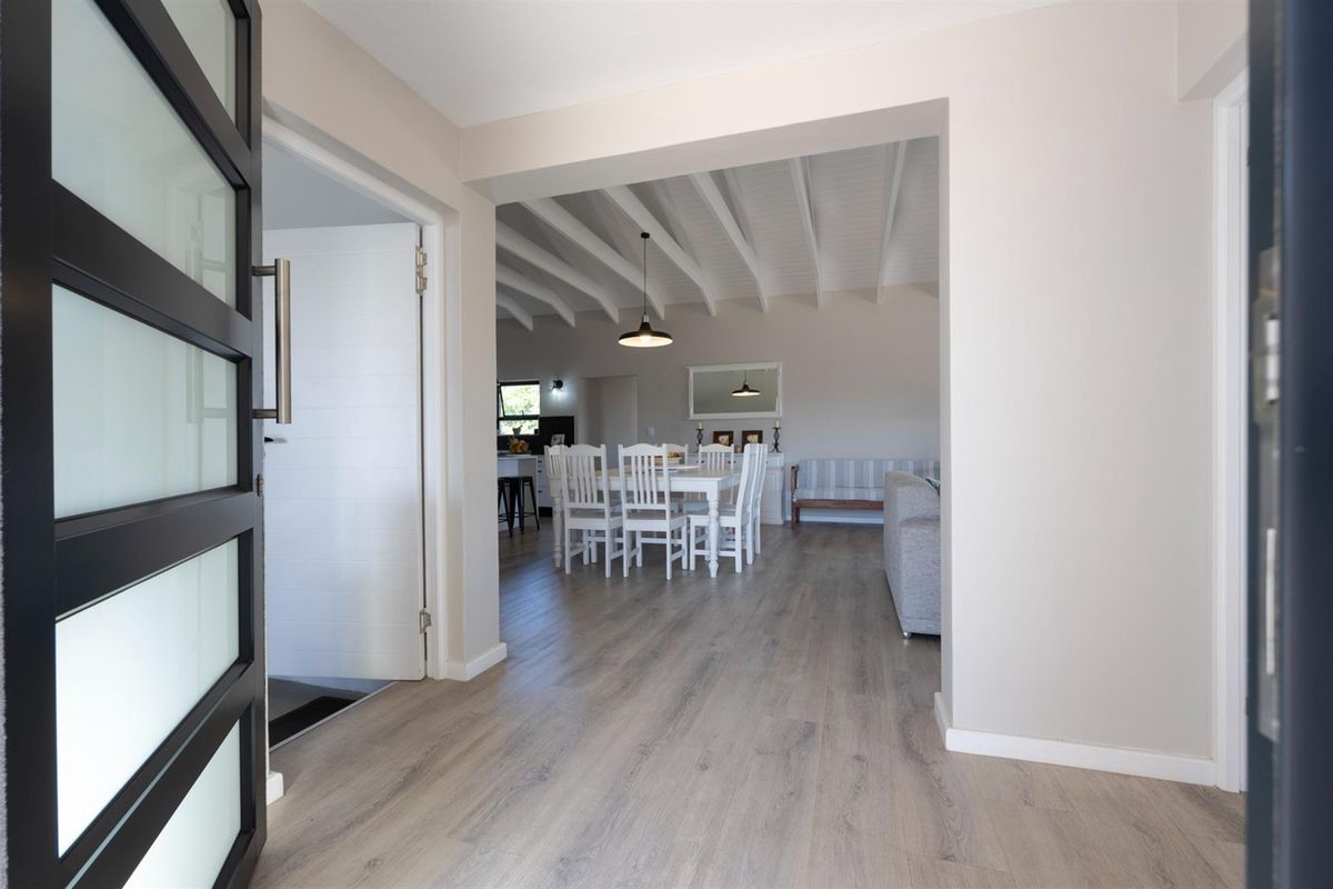 Modern three bedroom house in beautiful Langebaan Country Estate - Photo 4