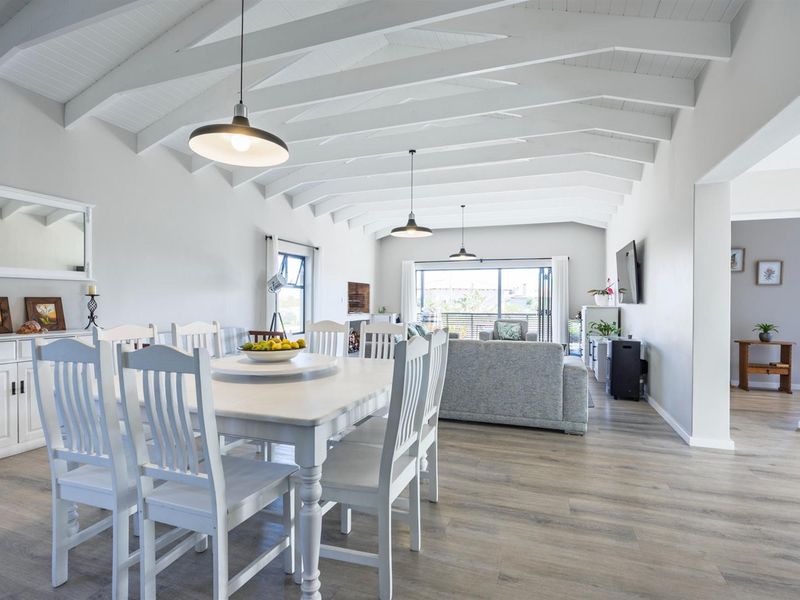 Modern three bedroom house in beautiful Langebaan Country Estate - Photo 10