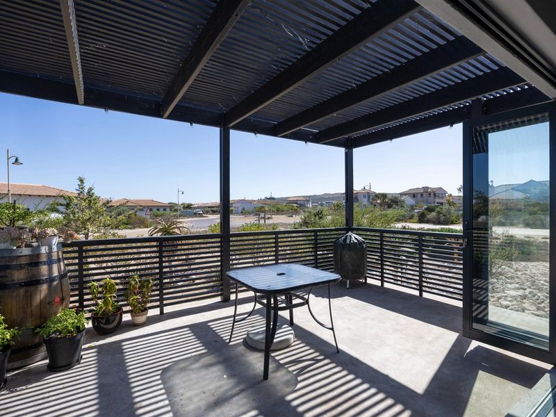 Modern three bedroom house in beautiful Langebaan Country Estate - Photo 3