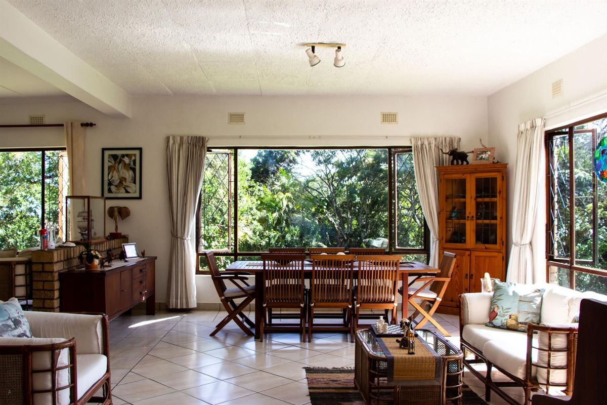 Beautifully Smallholding with 5 bedrooms,4 bathrooms, 2 flatlets surrounded by Nature and Serenity - Photo 5