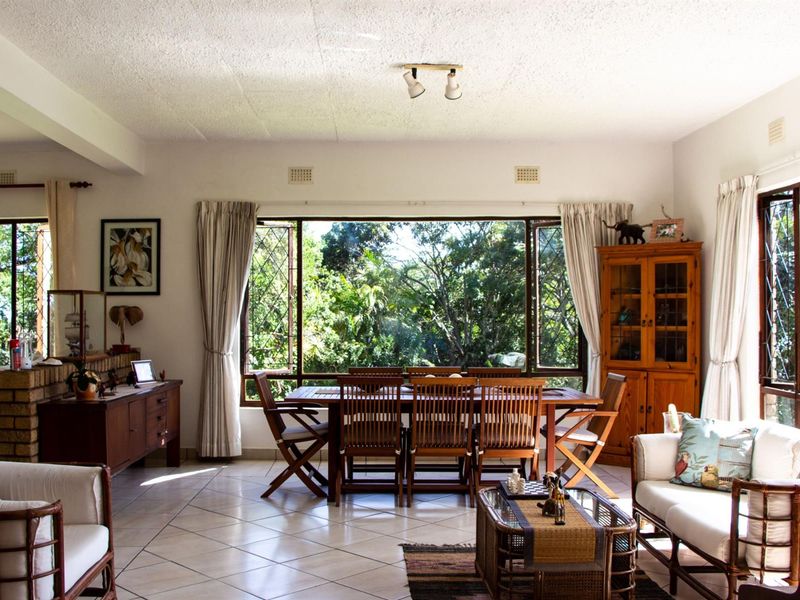 Beautifully Smallholding with 5 bedrooms,4 bathrooms, 2 flatlets surrounded by Nature and Serenity - Photo 5