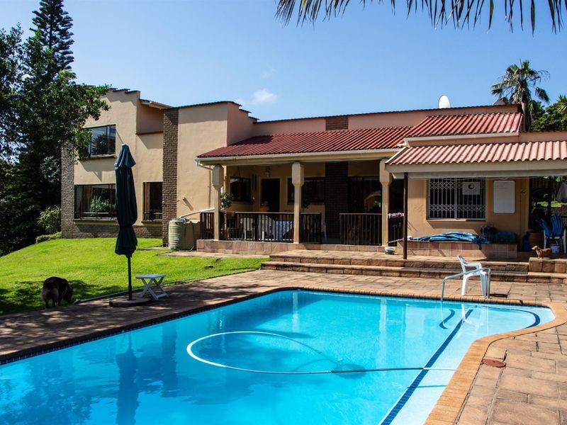Beautifully Smallholding with 5 bedrooms,4 bathrooms, 2 flatlets surrounded by Nature and Serenity - Photo 3