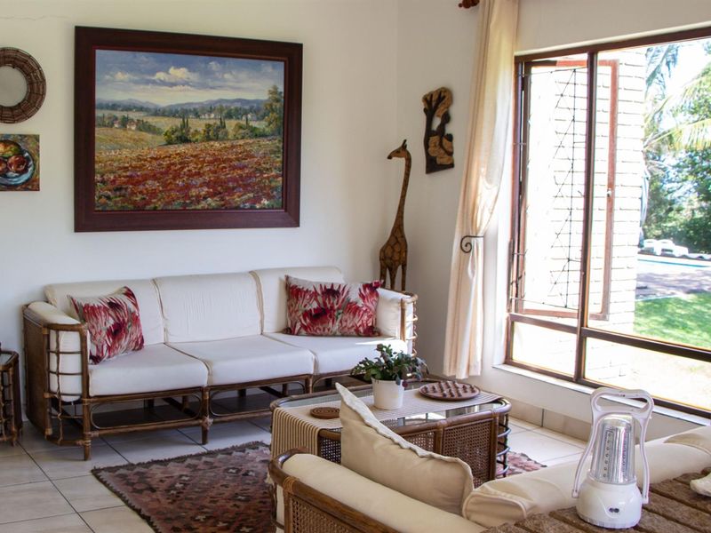 Beautifully Smallholding with 5 bedrooms,4 bathrooms, 2 flatlets surrounded by Nature and Serenity - Photo 6