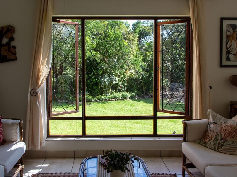 Beautifully Smallholding with 5 bedrooms,4 bathrooms, 2 flatlets surrounded by Nature and Serenity - Photo 7