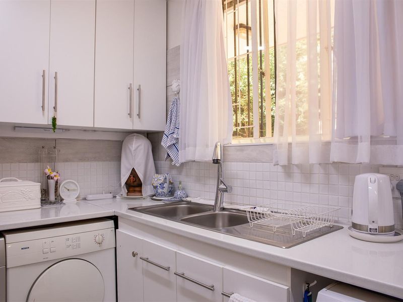 Exceptionally Stylish and Secure 3 Bedroom Apartment For Sale! - Photo 10