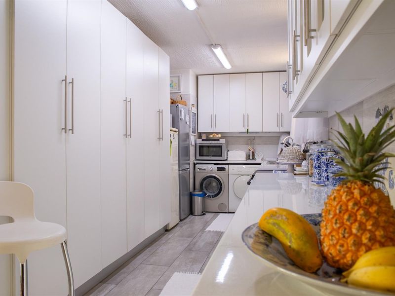 Exceptionally Stylish and Secure 3 Bedroom Apartment For Sale! - Photo 8