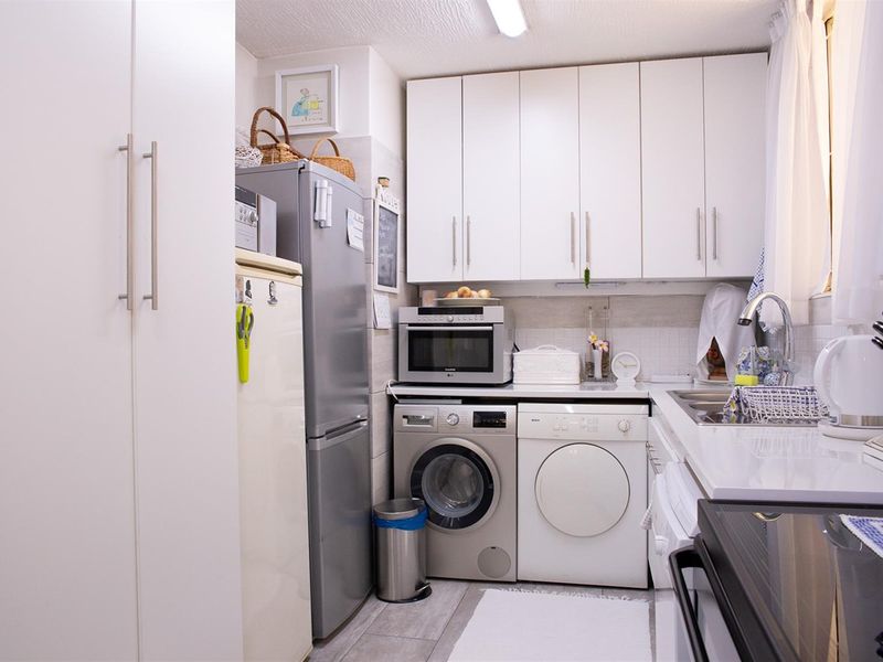 Exceptionally Stylish and Secure 3 Bedroom Apartment For Sale! - Photo 9