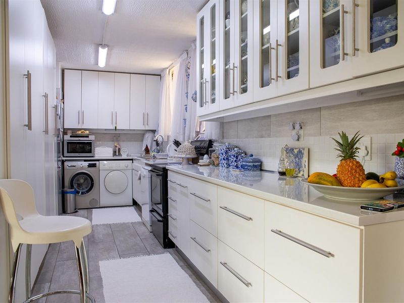 Exceptionally Stylish and Secure 3 Bedroom Apartment For Sale! - Photo 7