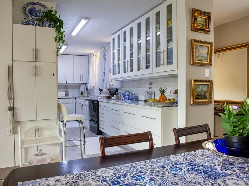 Exceptionally Stylish and Secure 3 Bedroom Apartment For Sale! - Photo 6