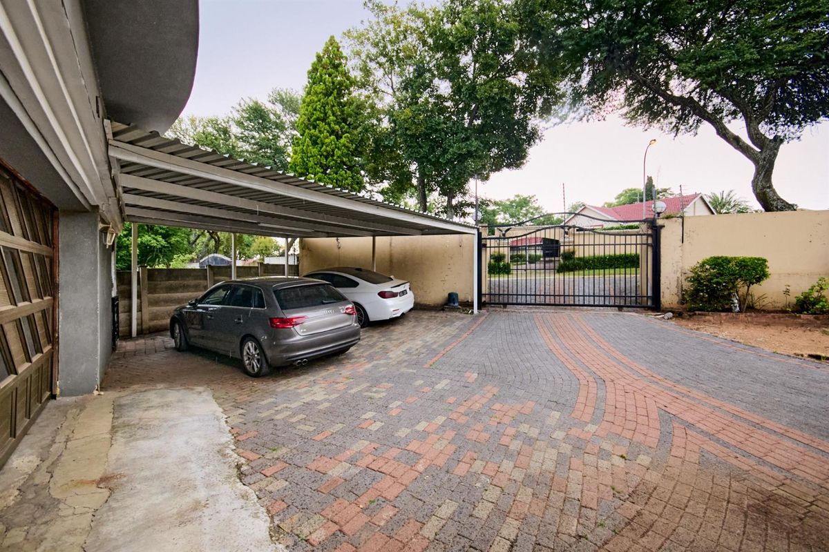 An Exceptional Residence in Vorna Valley Midrand For Sale - Photo 2