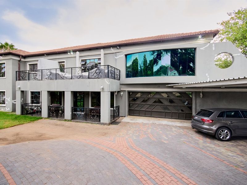 An Exceptional Residence in Vorna Valley Midrand For Sale - Photo 3