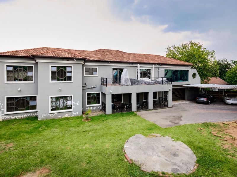 An Exceptional Residence in Vorna Valley Midrand For Sale - Photo 4