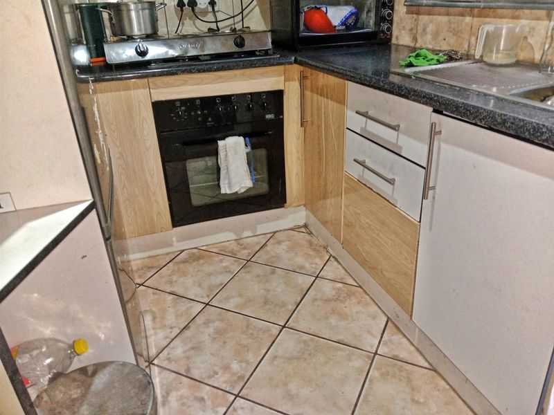 Getting a Secured lifestyle on this House To Rent in Danville, Pretoria - Photo 6