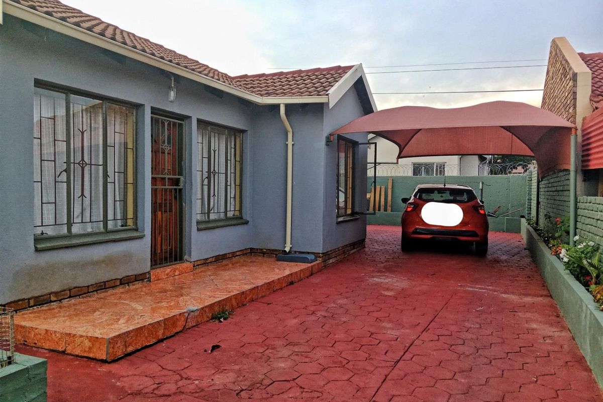 Getting a Secured lifestyle on this House To Rent in Danville, Pretoria - Photo 2